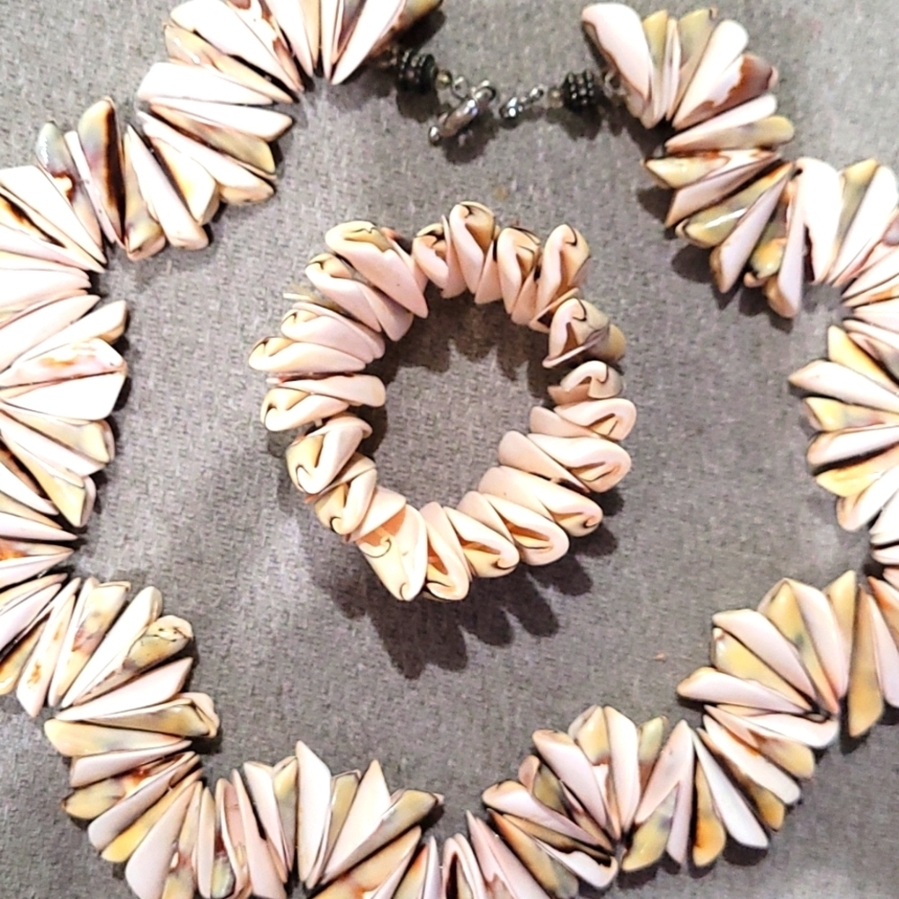 Vintage necklace set and shell bracelet